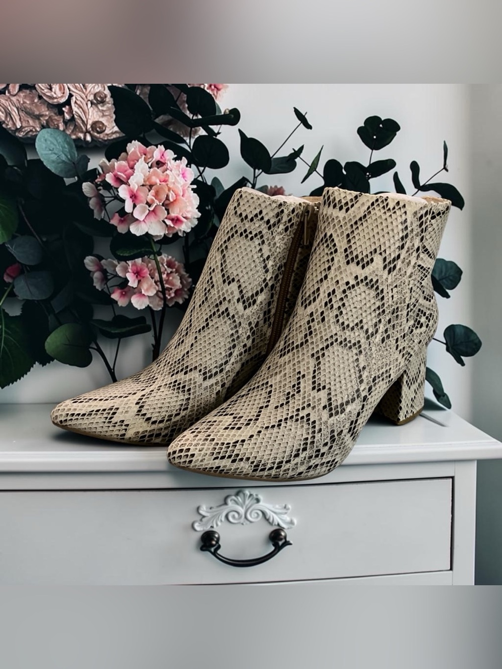 NWB X2B NESSA POINTED TOE FAUX SNAKESKIN BLOCK HEEL ANKLE BOOTS SIZE 7